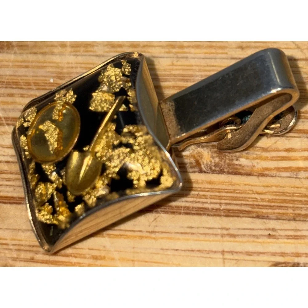 Vintage MCM Alaskan Shovel & Gold Pan tie clip. Lucite&Genuine Gold Flakes 3/4